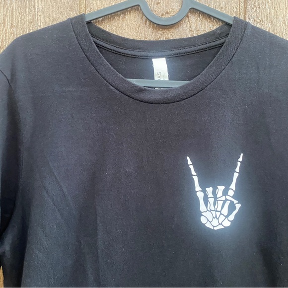 Cropped Black Sign of the Horns / Devil’s Horns Hand T-shirt Size Medium - Picture 3 of 8
